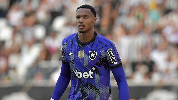 John goleiro do Botafogo durante partida contra o Cruzeiro no estadio Engenhao pelo campeonato Brasileiro A 2025. Foto: Thiago Ribeiro/AGIF