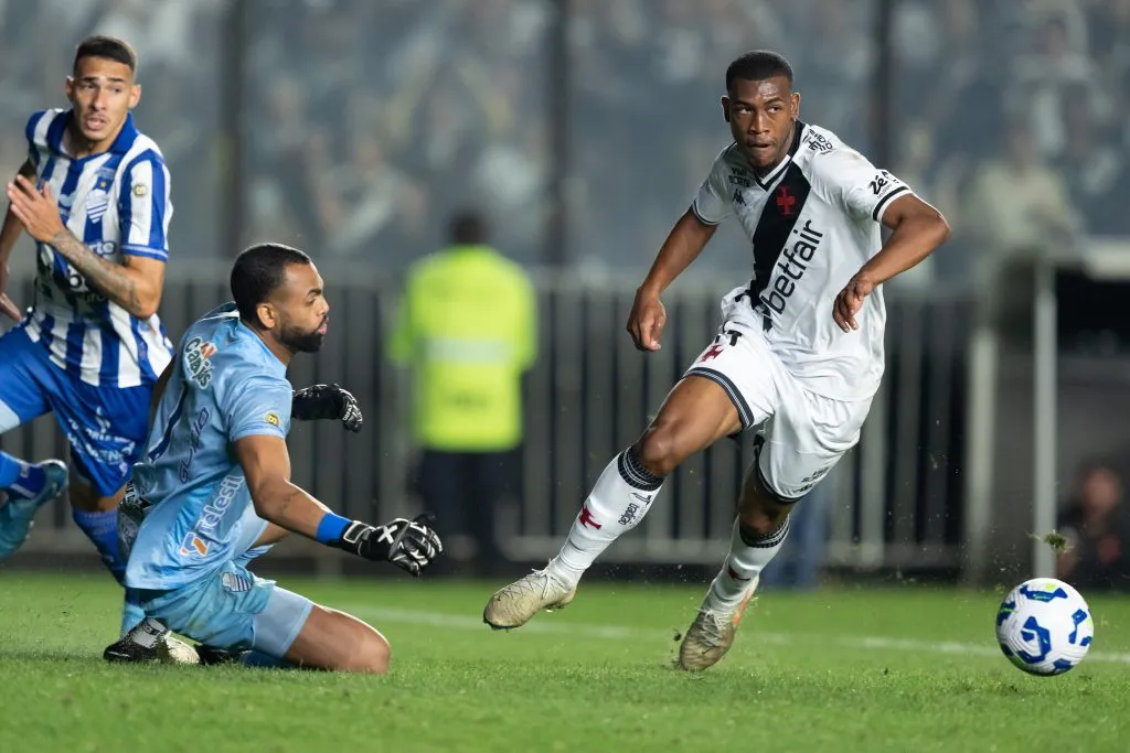 RJ – RIO DE JANEIRO – 07/08/2025 – COPA DO BRASIL 2025, VASCO X CSA – Rayan jogador do Vasco durante partida contra o CSA no estadio Sao Januario pelo campeonato Copa Do Brasil 2025. Foto: Jorge Rodrigues/AGIF