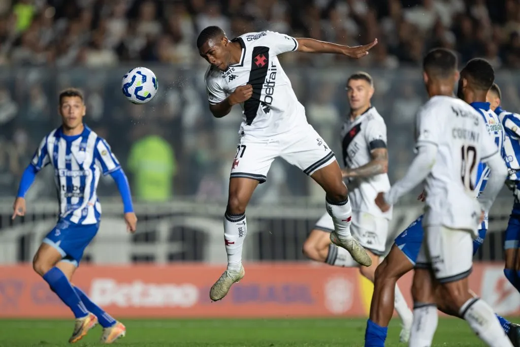 Rayan jogador do Vasco durante partida contra o CSA no estadio Sao Januario pelo campeonato Copa Do Brasil 2025. Foto: Jorge Rodrigues/AGIF