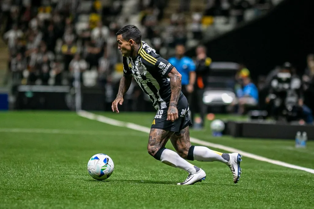 MG – BELO HORIZONTE – 24/07/2025 – COPA SUL-AMERICANA 2025, ATLETICO-MG X ATLETICO BUCAMARANGA – Dudu jogador do Atletico-MG durante partida contra o Atletico Bucamaranga no estadio Arena MRV pelo campeonato Copa Sul-americana 2025. Foto: Fernando Moreno/AGIF
