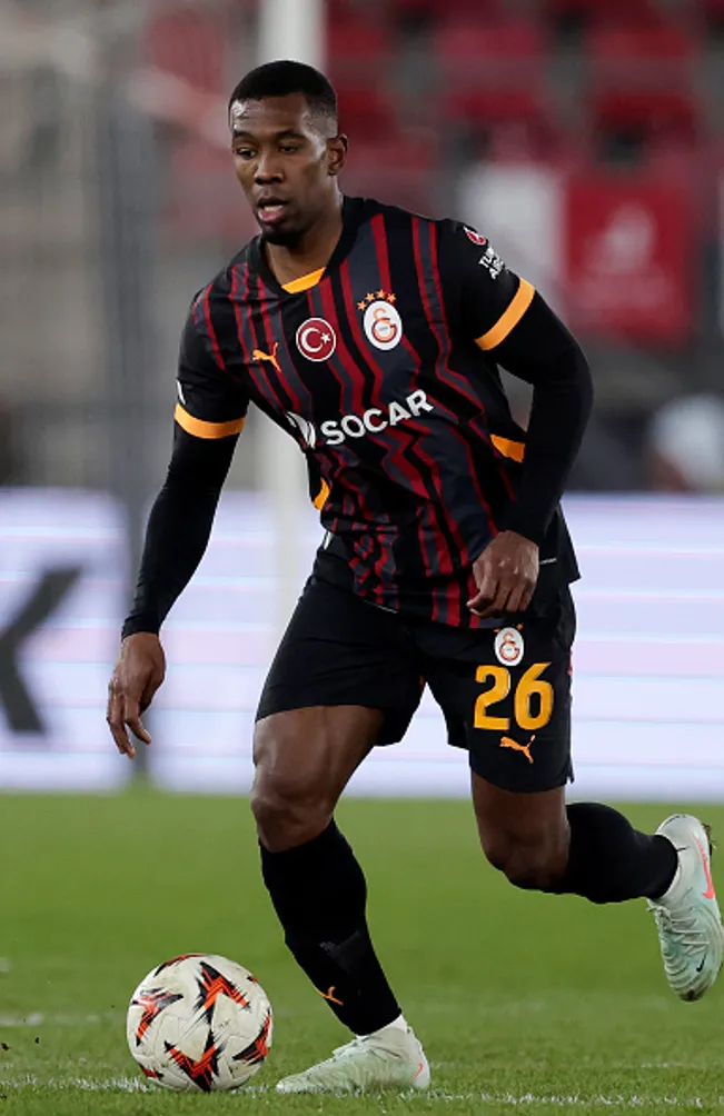 Carlos Cuesta atuando no Galatasaray –  (Photo by Jeroen van den Berg/Soccrates /Getty Images)