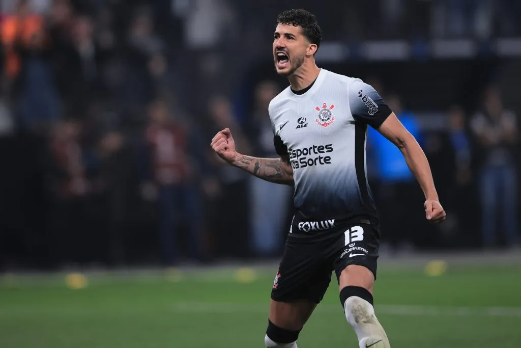 Gustavo Henrique atuando no Corinthians em 2024 –  Foto: Ettore Chiereguini/AGIF