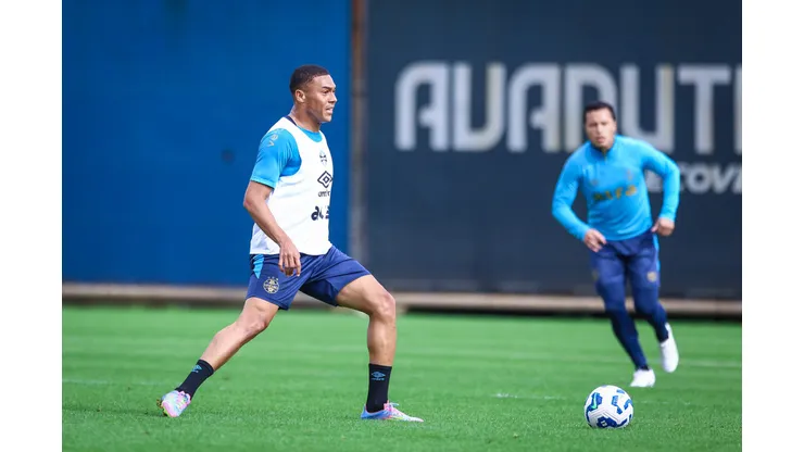 RS - FUTEBOL/ TREINO GREMIO 2025 - ESPORTES - Jogadores do Gremio realizam treino técnico durante a manha desta terca-feira, no CT Luiz Carvalho, na preparação para a partida valida pelo Campeonato Brasileiro 2025. FOTO: LUCAS UEBEL/GREMIO FBPA