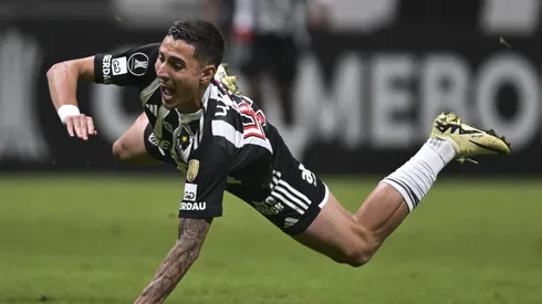 BELO HORIZONTE, BRAZIL – MAY 28: Cadu of Atletico Mineiro reacts during a match between Atletico Mineiro and Caracas as part of Copa CONMEBOL Libertadores 2024 at Arena MRV on May 28, 2024 in Belo Horizonte, Brazil. (Photo by Pedro Vilela/Getty Images)