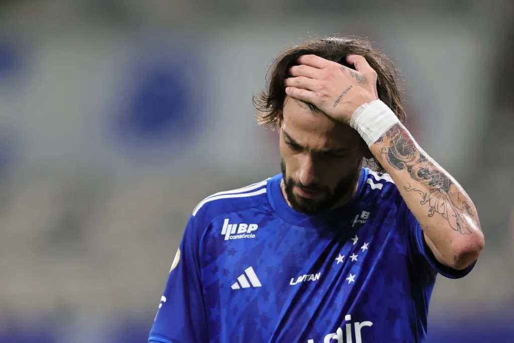 MG – BELO HORIZONTE – 04/12/2024 – BRASILEIRO A 2024, CRUZEIRO X PALMEIRAS – Lautaro Diaz jogador do Cruzeiro lamenta durante partida contra o Palmeiras no estadio Mineirao pelo campeonato Brasileiro A 2024. Foto: Gilson Lobo/AGIF