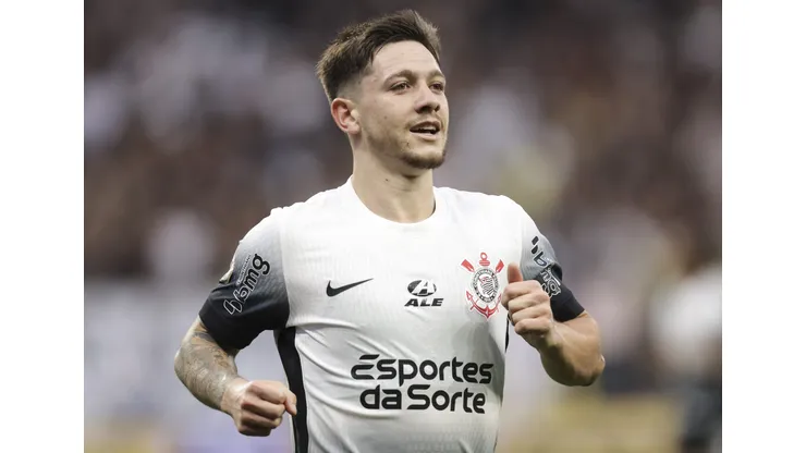 Rodrigo Garro durante confronto contra o Atlético-GO no Campeonato Brasileiro de 2024.