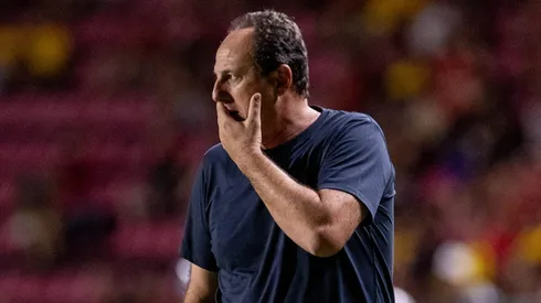 Rogério Ceni durante confronto contra o Sport no Campeonato Brasileiro de 2025. Foto: Rafael Vieira/AGIF