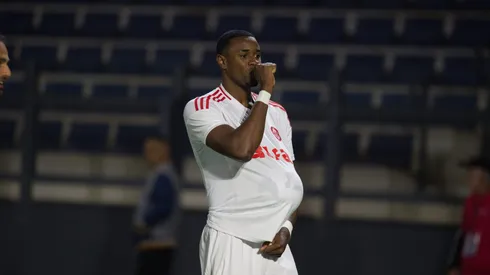 SP – BRAGANCA PAULISTA – 09/08/2025 – BRASILEIRO A 2025, BRAGANTINO X INTERNACIONAL – Ricardo Mathias jogador do Internacional comemora seu gol durante partida contra o Bragantino no estadio Cicero De Souza Marques pelo campeonato Brasileiro A 2025. Foto: Anderson Romao/AGIF