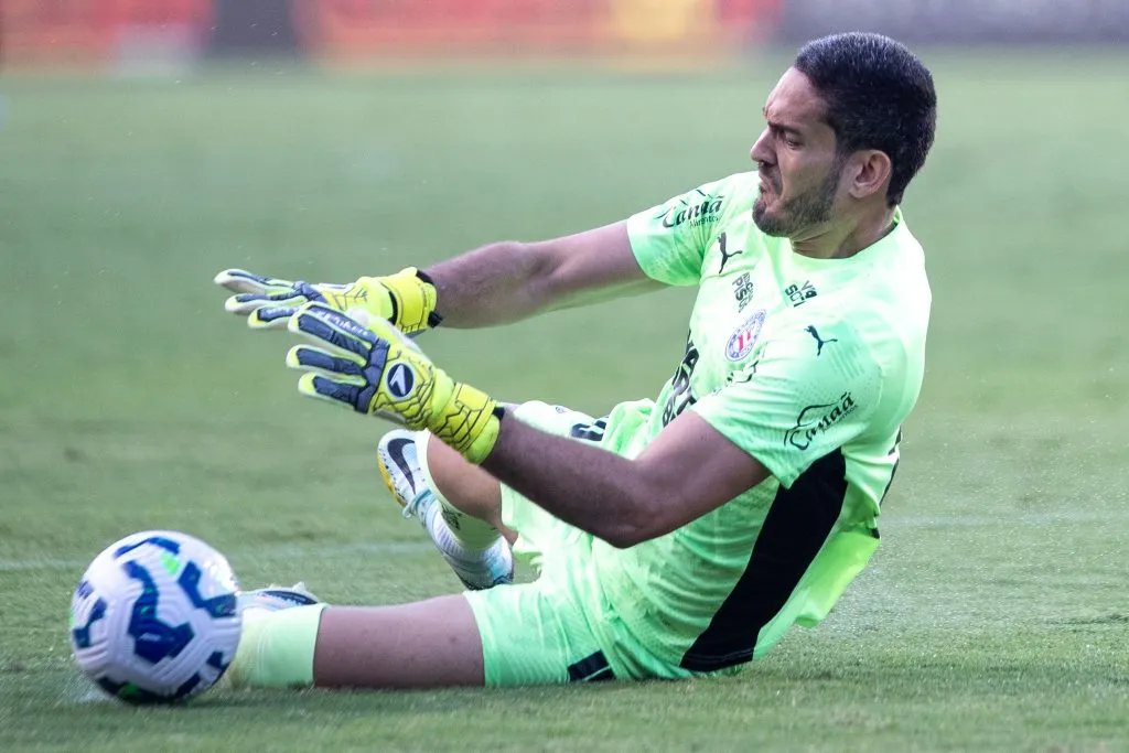 PE – RECIFE – 02/08/2025 – BRASILEIRO A 2025, SPORT X BAHIA – Ronaldo goleiro do Bahia durante partida contra o Sport no estadio Ilha do Retiro pelo campeonato Brasileiro A 2025. Foto: Rafael Vieira/AGIF