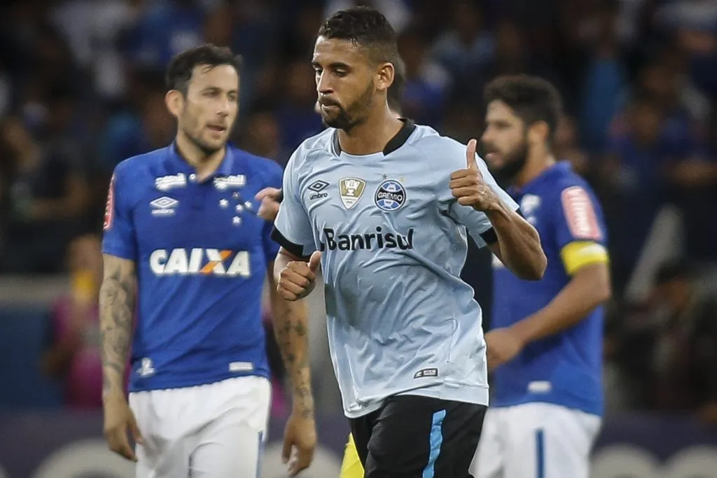 MG – Belo Horizonte – 19/06/2017 – Brasileiro A 2017, Cruzeiro x Gremio – Michel ,jogador do Gremio comemora gol durante partida no Mineirao. Foto: Thomás Santos/AGIF