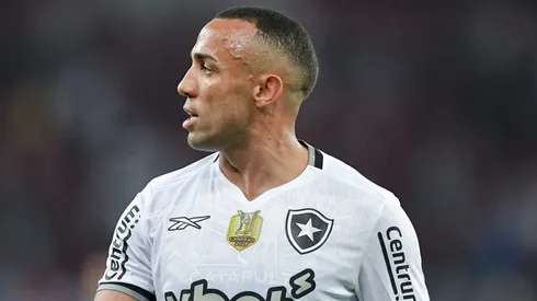 Marçal durante confronto contra o Flamengo no Campeonato Brasileiro de 2025.
