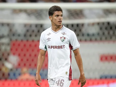 Torcida do Fluminense se empolga com Júlio Fidelis