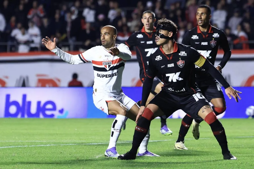 Lucas Moura jogador do Sao Paulo durante partida contra o Vitoria no estadio Morumbi pelo campeonato Brasileiro A 2025. Foto: Marcello Zambrana/AGIF