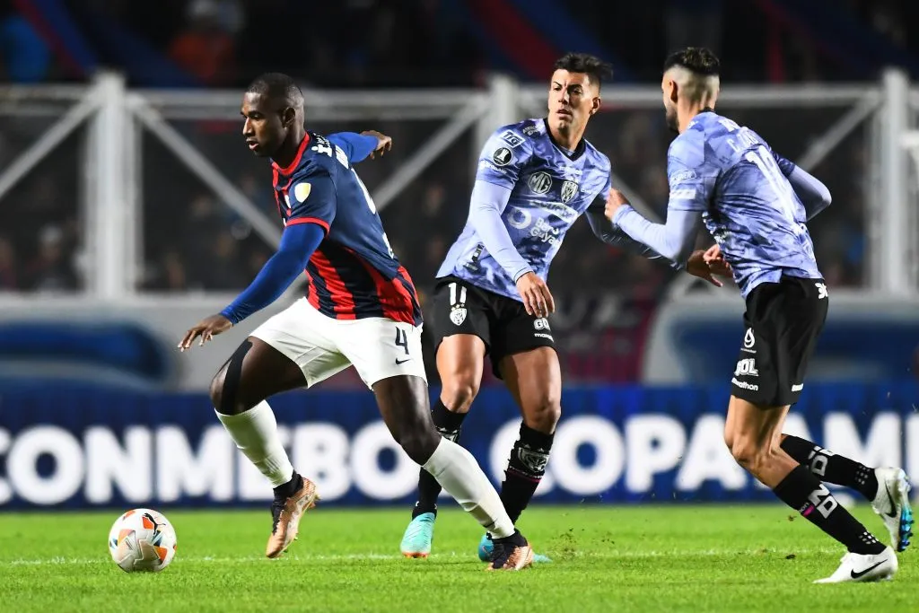 Jhohan Romaña em ação pelo San Lorenzo. (Foto: Rodrigo Valle/Getty Images)