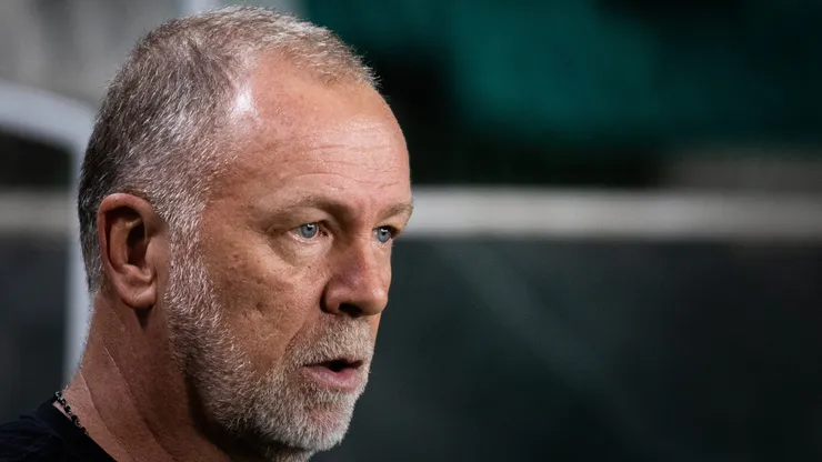 Mano Menezes tecnico do Corinthians durante partida contra o Coritiba no estadio Couto Pereira pelo campeonato Brasileiro A 2023.