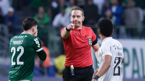 O árbitro Lucas Paulo Torezin durante partida entre Palmeiras e Ceará no estádio Arena Allianz Parque pelo campeonato Brasileiro A 2025. Foto: Marcello Zambrana/AGIF