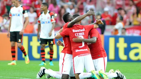Porto Alegre – RS – 16/10/2016 – BRASILEIRO A / INTER X FLAMENGO – Jogadores do Internacinal comemoram gol contra Flamengo campeonato Brasileiro A 2016 no estadio Beira Rio . Foto: Ricardo Rimoli/AGIF