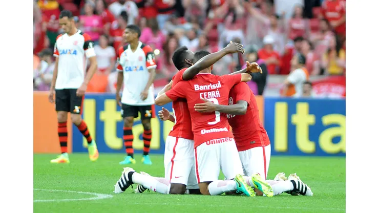 Porto Alegre - RS - 16/10/2016 - BRASILEIRO A / INTER X FLAMENGO - Jogadores do Internacinal comemoram gol contra Flamengo campeonato Brasileiro A 2016 no estadio Beira Rio . Foto: Ricardo Rimoli/AGIF