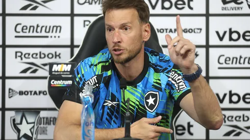 Foto: Vítor Silva/Botafogo – Neto durante apresentação no Botafogo.