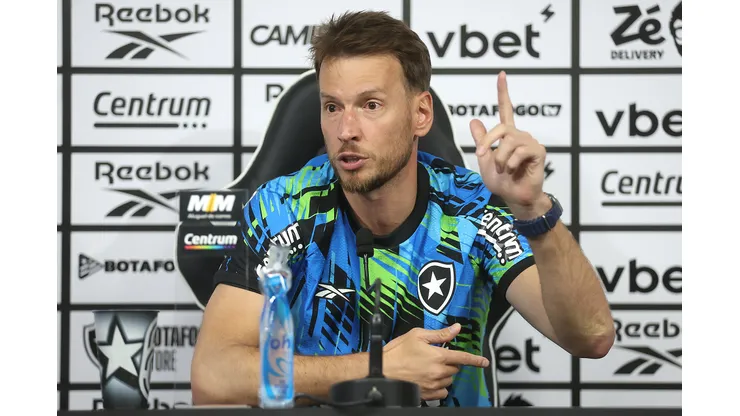 Foto: Vítor Silva/Botafogo - Neto durante apresentação no Botafogo.