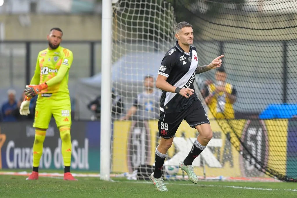 Vegetti jogador do Vasco comemora seu gol durante partida contra o Atletico-MG no estadio Sao Januario pelo campeonato Brasileiro A 2025. Foto: Thiago Ribeiro/AGIF