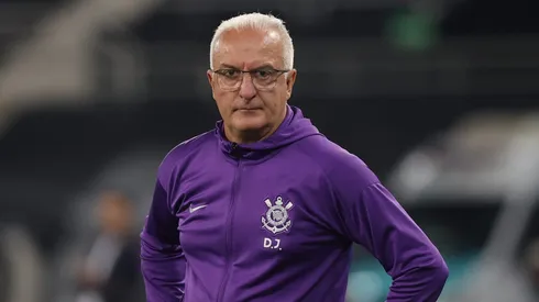 Dorival durante confronto contra o Botafogo no Brasileirão 2025.