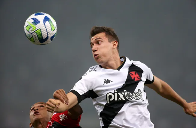 Lucas Píton, jogando pelo Vasco em 2023 – .(Photo by MB Media/Getty Images)