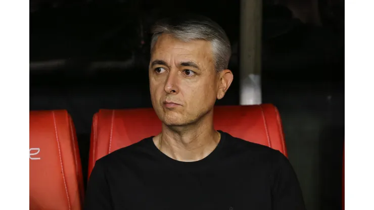 Tiago Nunes durante confronto entre Botafogo e Internacional no Brasileirão 2023.