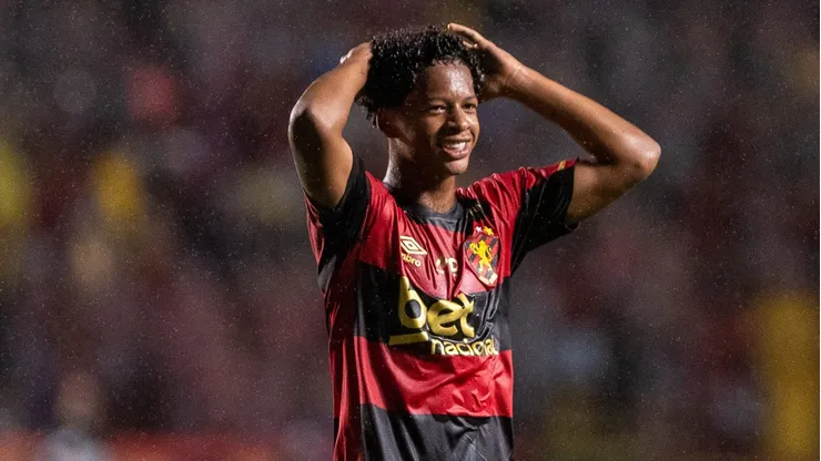 Ze Lucas jogador do Sport lamenta durante partida contra o Ceara no estadio Ilha do Retiro pelo campeonato Copa Do Nordeste 2025. Foto: Rafael Vieira/AGIF