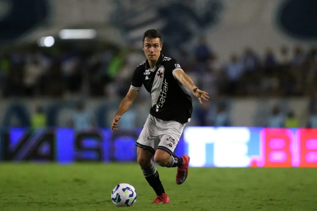 AL – MACEIO – 30/07/2025 – COPA DO BRASIL 2025, CSA X VASCO – Lucas Piton jogador do Vasco durante a partida entre CSA e Vasco no Estadio Rei Pele em Maceio (AL), pela Copa do Brasil 2025. Foto: Marlon Costa/AGIF