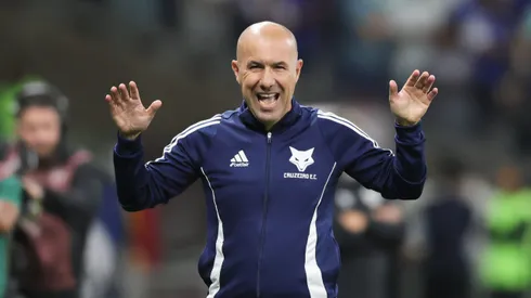 MG - BELO HORIZONTE - 10/08/2025 - BRASILEIRO A 2025, CRUZEIRO X SANTOS - Leonardo Jardim tecnico do Cruzeiro durante partida contra o Santos no estadio Mineirao pelo campeonato Brasileiro A 2025. Foto: Gilson Lobo/AGIF