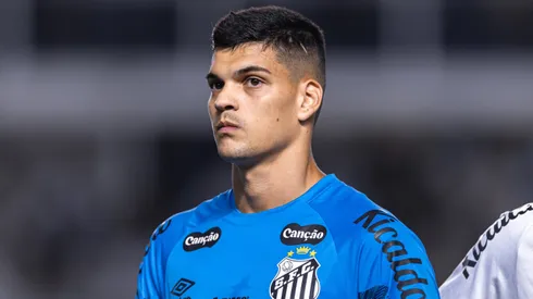 SP – SANTOS – 16/04/2025 – BRASILEIRO A 2025, SANTOS X ATLETICO-MG – Gabriel Brazao jogador do Santos durante partida contra o Atletico-MG no estadio Vila Belmiro pelo campeonato Brasileiro A 2025. Foto: Abner Dourado/AGIF
