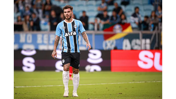 RS - PORTO ALEGRE - 10/05/2025 - BRASILEIRO A 2025, GREMIO X BRAGANTINO - Nathan Pescador jogador do Gremio durante partida contra o Bragantino no estadio Arena do Gremio pelo campeonato Brasileiro A 2025. Foto: Maxi Franzoi/AGIF