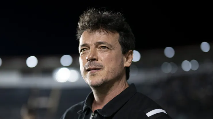 Fernando Diniz tecnico do Vasco durante partida contra o Fortaleza no estadio Sao Januario pelo campeonato Brasileiro A 2025. Foto: Jorge Rodrigues/AGIF