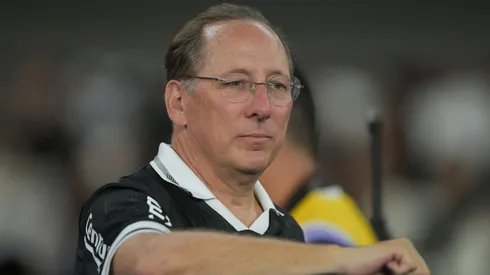 RJ – RIO DE JANEIRO – 26/07/2025 – BRASILEIRO A 2025, BOTAFOGO X CORINTHIANS – John Textor CEO do Botafogo durante partida contra o Corinthians no estadio Engenhao pelo campeonato Brasileiro A 2025. Foto: Thiago Ribeiro/AGIF