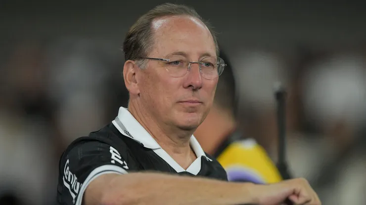 RJ - RIO DE JANEIRO - 26/07/2025 - BRASILEIRO A 2025, BOTAFOGO X CORINTHIANS - John Textor CEO do Botafogo durante partida contra o Corinthians no estadio Engenhao pelo campeonato Brasileiro A 2025. Foto: Thiago Ribeiro/AGIF