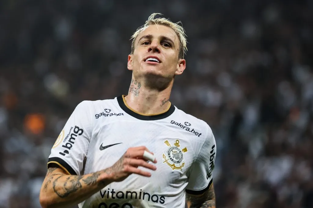 SP – Sao Paulo – 01/10/2022 – BRASILEIRO A 2022, CORINTHIANS X CUIABA – Roger Guedes jogador do Corinthians comemora seu gol durante partida contra o Cuiaba no estadio Arena Corinthians pelo campeonato Brasileiro A 2022. Foto: Marcello Zambrana/AGIF
