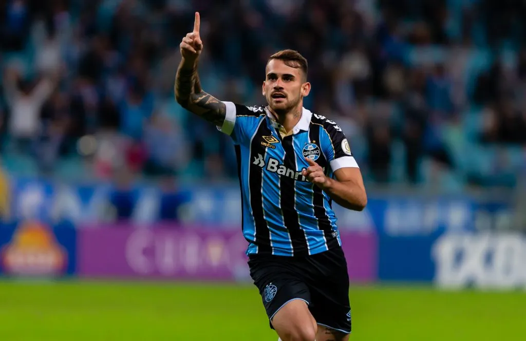 Atacante Felipe Vizeu, ainda quando atuava pelo Grêmio, em 2019. Foto: Jeferson Guareze/AGIF