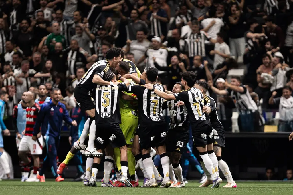 Jogadores do Atletico-MG comemoram vitoria por penaltis em decisao durante partida contra o Flamengo no estadio Arena MRV pelo campeonato Copa Do Brasil 2025. Foto: Mateus Dutra/AGIF