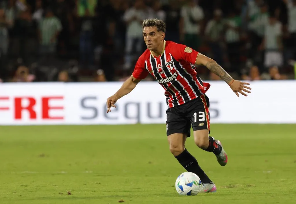 Enzo Díaz explica lance polêmico. Foto: Rubens Chiri/Saopaulofc.net