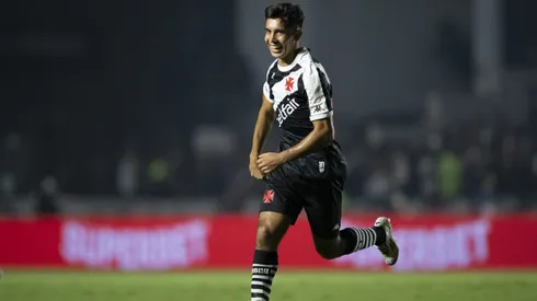 Sforza jogador do Vasco comemora seu gol durante partida contra o Corinthians no estadio Sao Januario pelo campeonato Brasileiro A 2024.