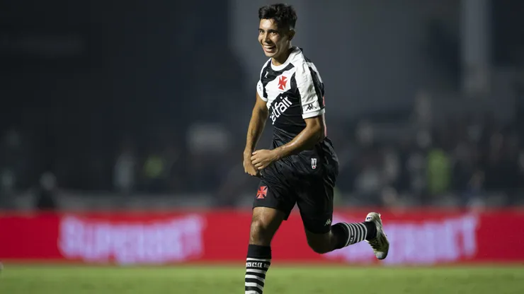 Sforza jogador do Vasco comemora seu gol durante partida contra o Corinthians no estadio Sao Januario pelo campeonato Brasileiro A 2024.