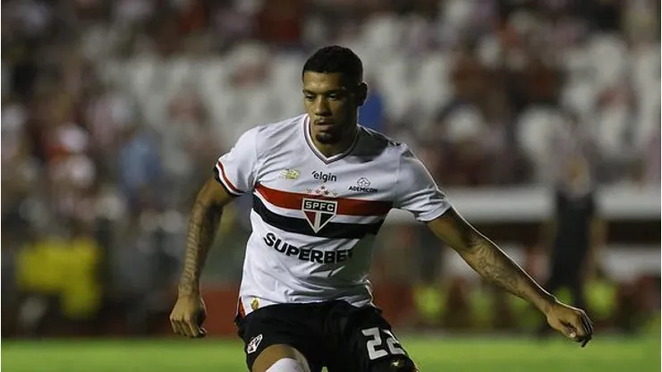 Ruan Tressoldi, jogando pelo São Paulo em 2025 - Foto: Reprodução/Rubens Chiri/SPFC
