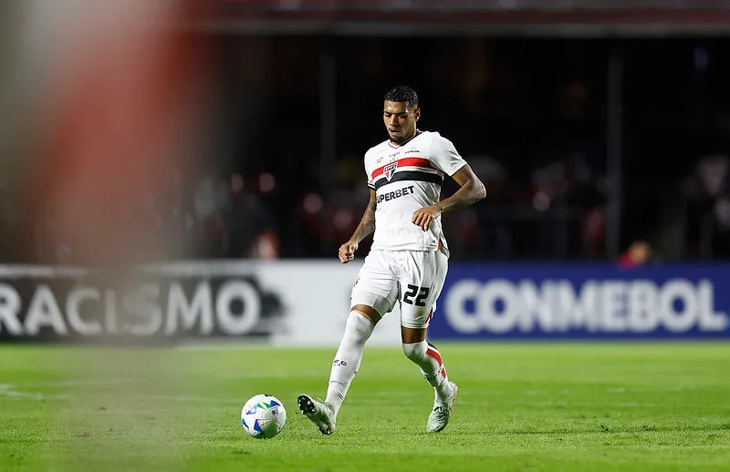 Ruan Tressoldi no São Paulo – Foto: Reprodução/Rubens Chiri/SPFC