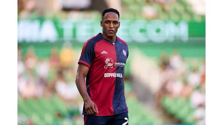 Yerry Mina, atuando no Cagliari-ITA