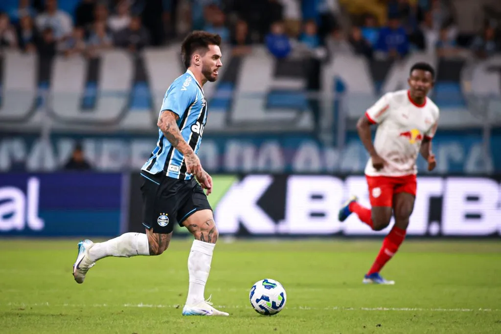 Nathan Pescador em ação pelo Grêmio. Foto: Maxi Franzoi/AGIF