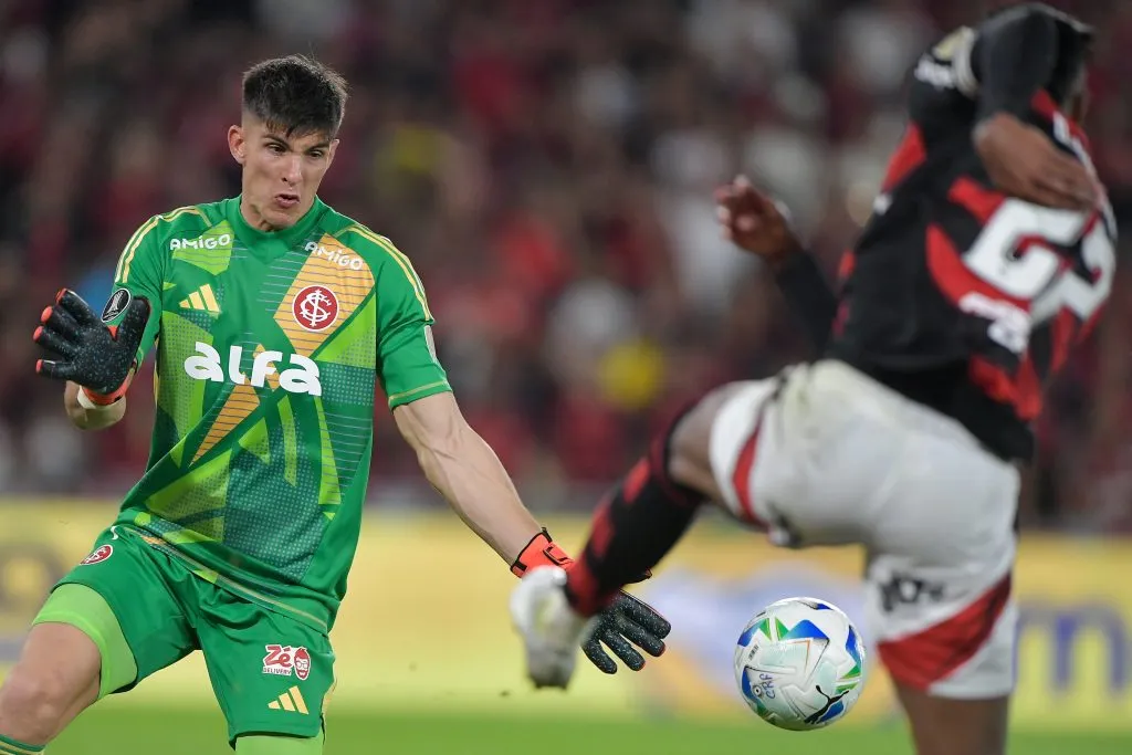 Sergio Rochet em Flamengo x Internacional. Foto: Thiago Ribeiro/AGIF