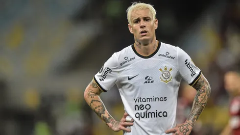 Roger Guedes jogador do Corinthians lamenta derrota ao final da partida contra o Flamengo no estadio Maracana pelo campeonato Copa Libertadores 2022.