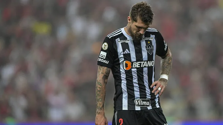 RJ - RIO DE JANEIRO - 13/11/2024 - BRASILEIRO A 2024, FLAMENGO X ATLETICO-MG - Lyanco jogador do Atletico-MG durante partida contra o Flamengo no estadio Maracana pelo campeonato Brasileiro A 2024. Foto: Thiago Ribeiro/AGIF