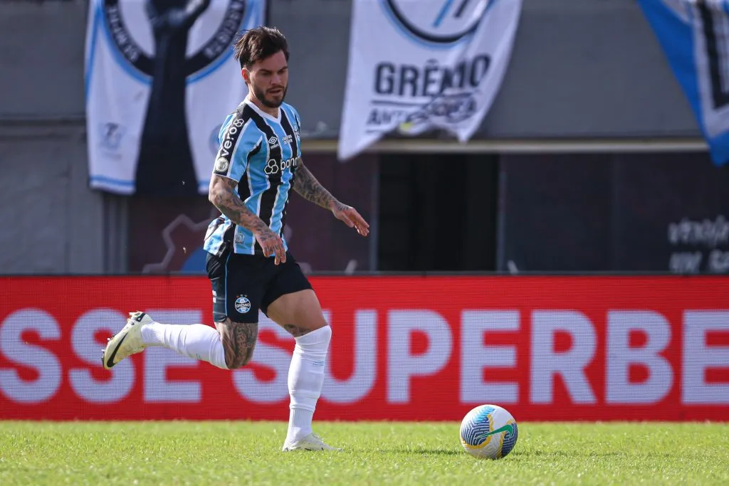 Nathan jogador do Gremio durante partida contra o Vitoria no estadio Francisco Stedile pelo campeonato Brasileiro A 2024. Foto: Maxi Franzoi/AGIF